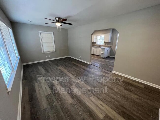 Photo - 800 Goodson Dr