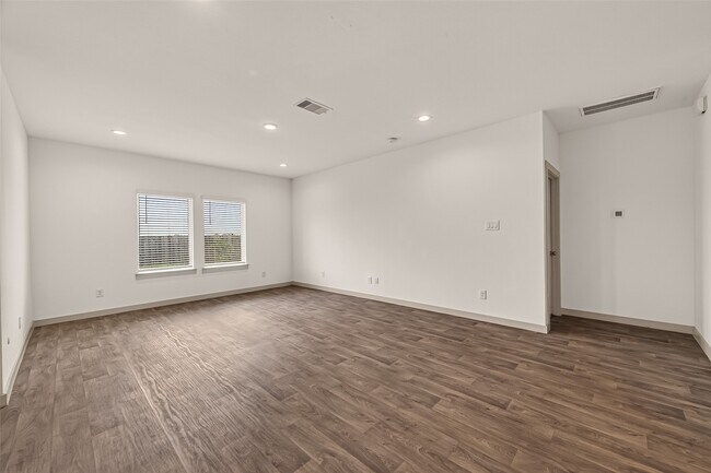 Photo - 6903 Green Embers Ln