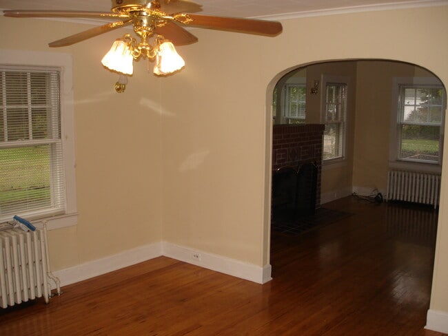 Comedor - 197 Barton Ave Unidad 197 Barton Ave