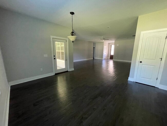 Photo - 124 Huron Loop