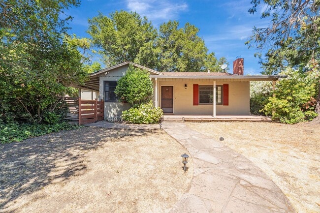 Building Photo - 3BD/2BA Home | Central A/C | 2-Car Garage | Top Schools