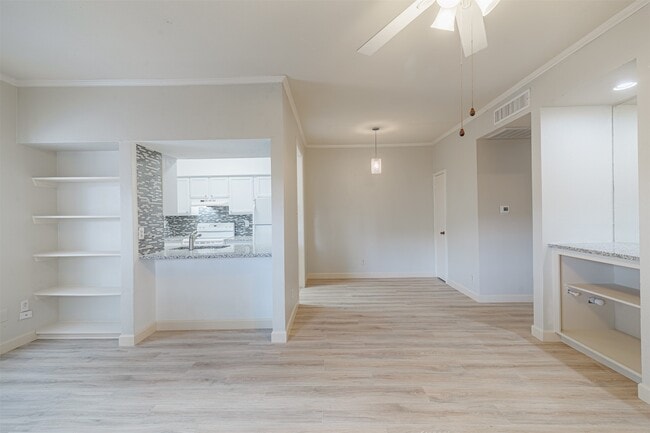 Photo - 726 Bering Dr