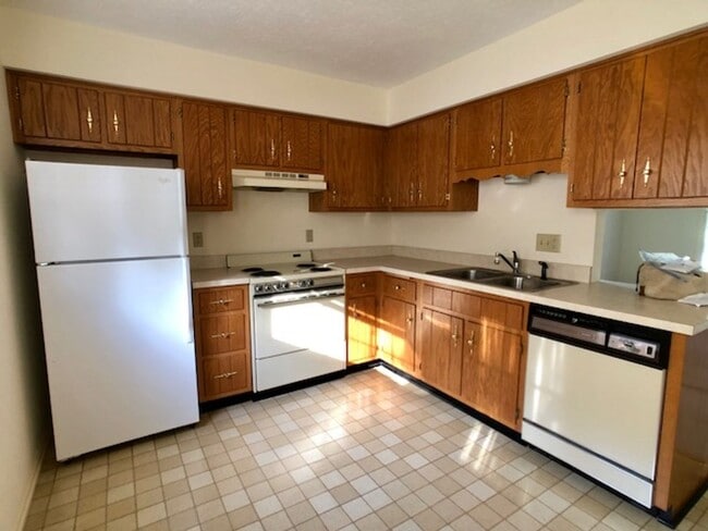 Photo - EXCEPTIONAL 2 Bedroom, 1 1/2 Bath Duplex Available! Unit 968