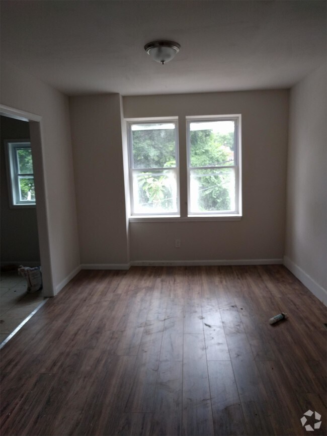 Building Photo - 724 E Price St Rental