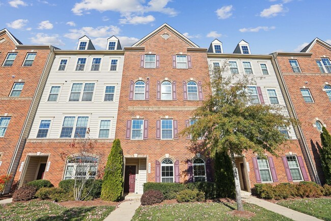 Stunning 2-Level Townhouse Condo in Sought... - Stunning 2-Level Townhouse Condo in Sought...