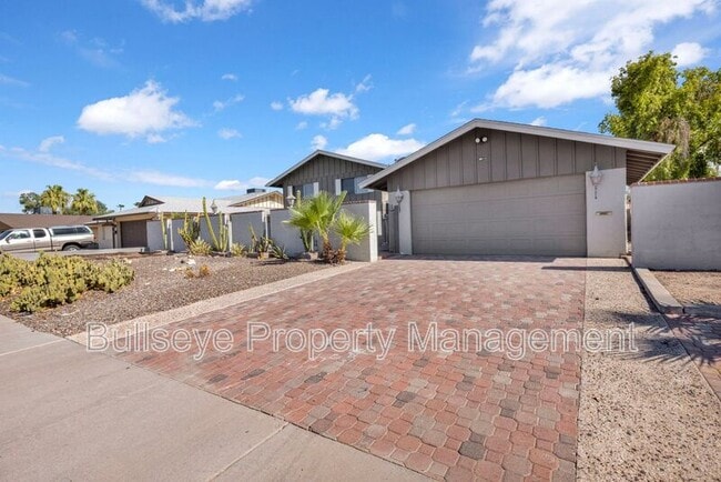 Building Photo - 1333 E Donner Dr