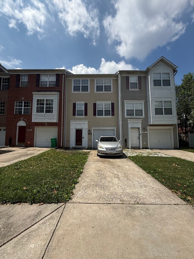 Building Photo - 9903 Cranapple Ct