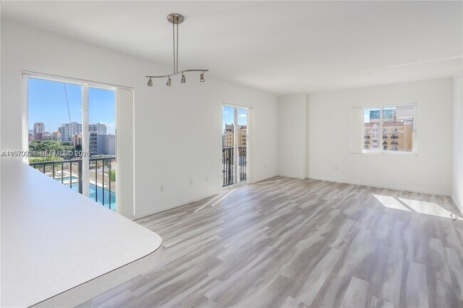 Photo - 10 Aragon Ave Unidad 804