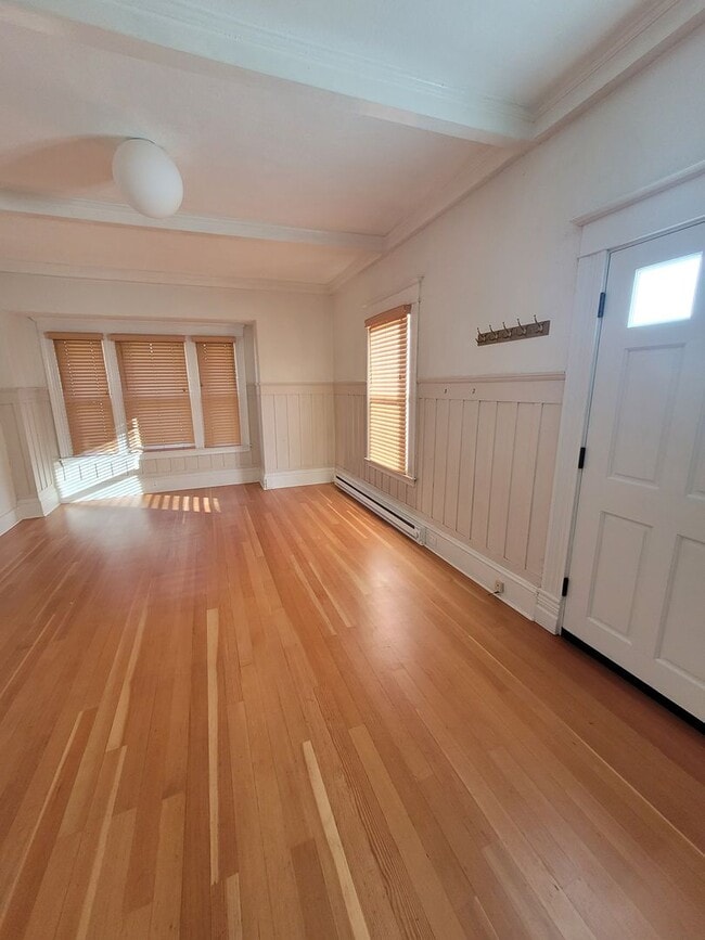 Building Photo - 332 W 5th Ave Unit B