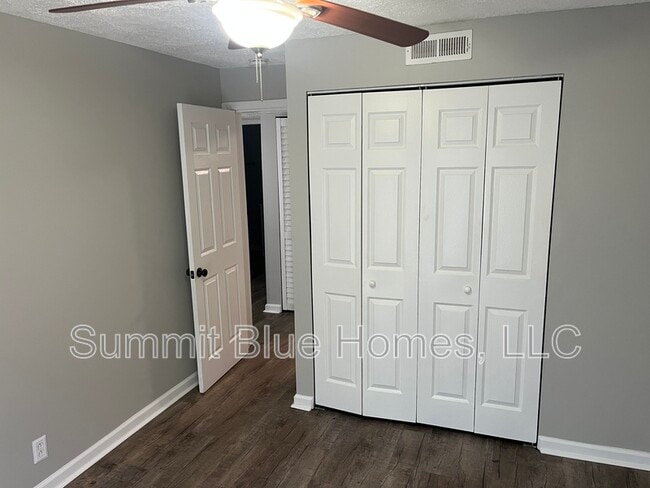 Photo - 555 N Dupont Ave