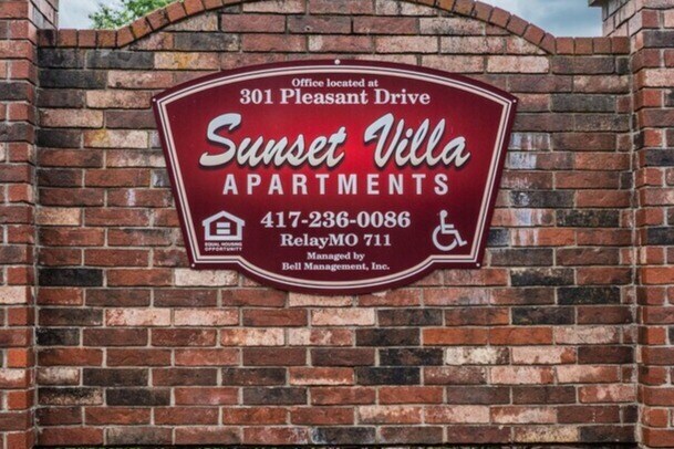 Monett Meadows (Sunset Villa Apartments)