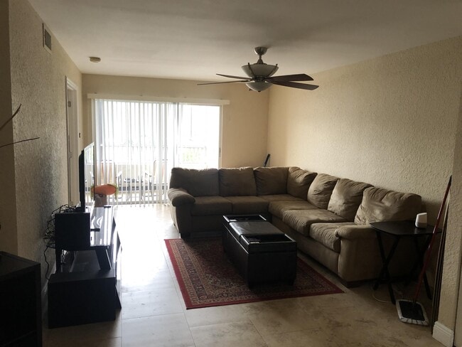 Building Photo - 2851 N Oakland Forest Dr Rental