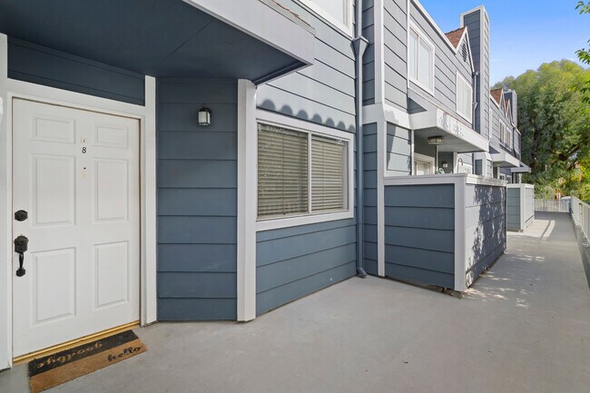 Front Entrance - 4511 Murietta Ave