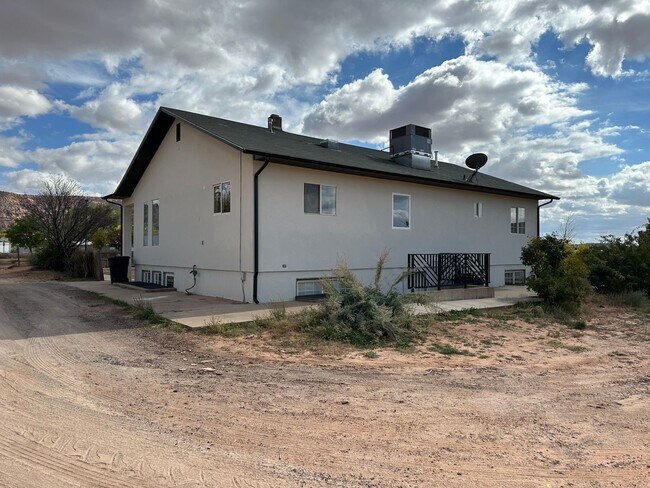 Photo - *utilities included* Remodeled 3 bed 3 bath apartment