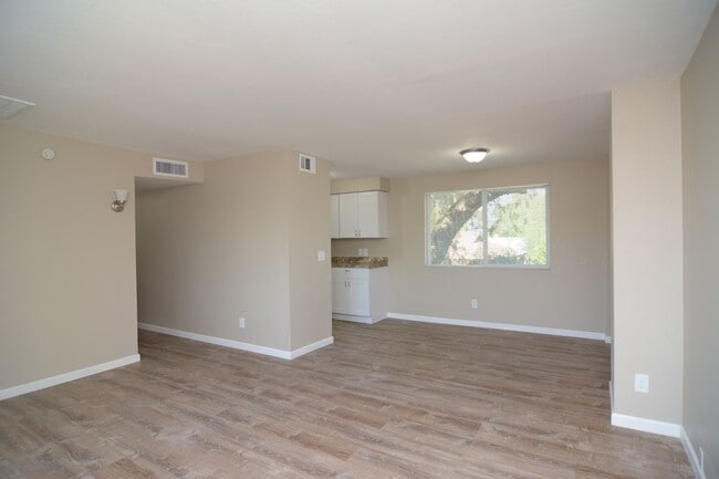 Photo - 933 N 7th Ave