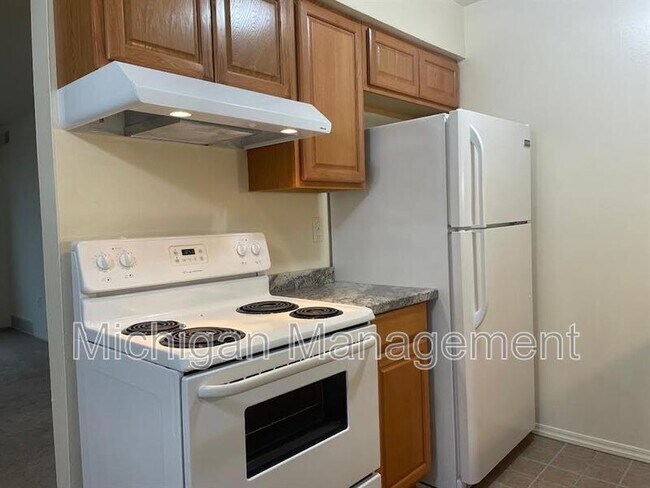Photo - 875 E Summit St Unit Apt 27