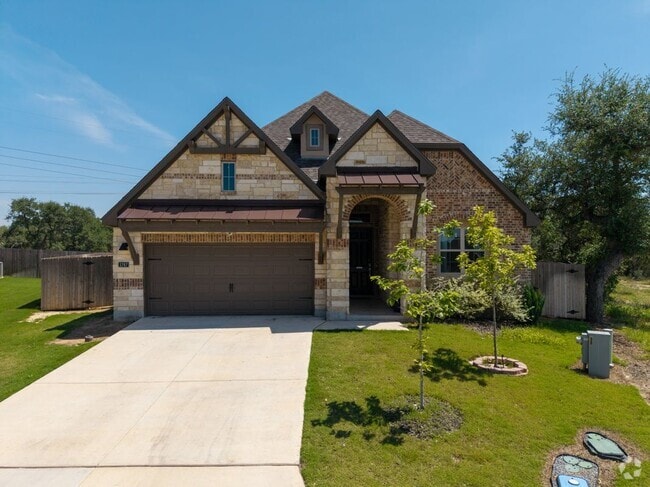 Building Photo - 1747 Dunvegan Pk Rental