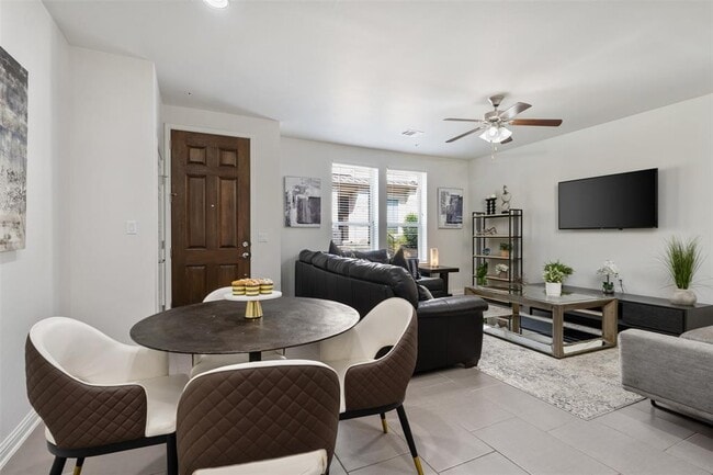 Building Photo - 13800 Lyndhurst St Unit 292 Rental