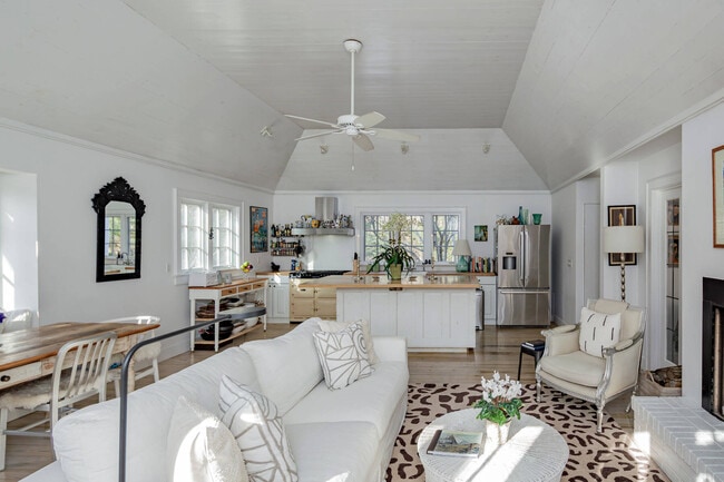 Photo - 34 School St