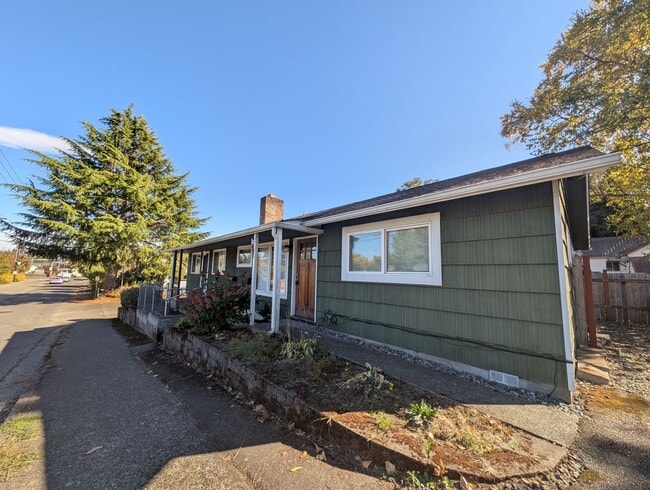 Building Photo - Well Maintained Duplex Unit in Bremerton, ...