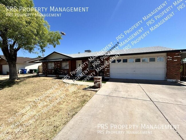 Photo - 711 N Oracle Cir