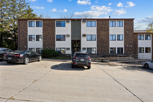 Building Photo - 812 Benton Dr