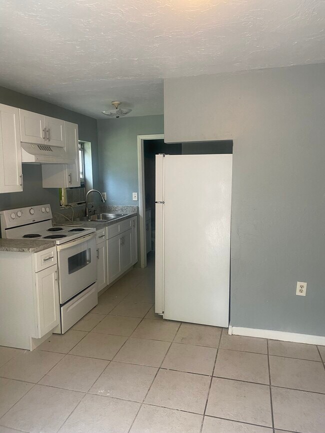 Photo - 2420 Tanglewood St