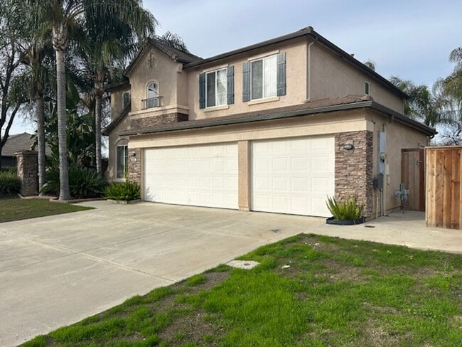 Photo - 4 Bedroom 2.5 Bathroom with pool in NW Visalia!!