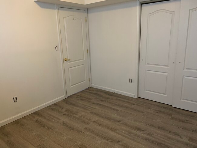 Photo - 64 Craig Ave Unit side Apt