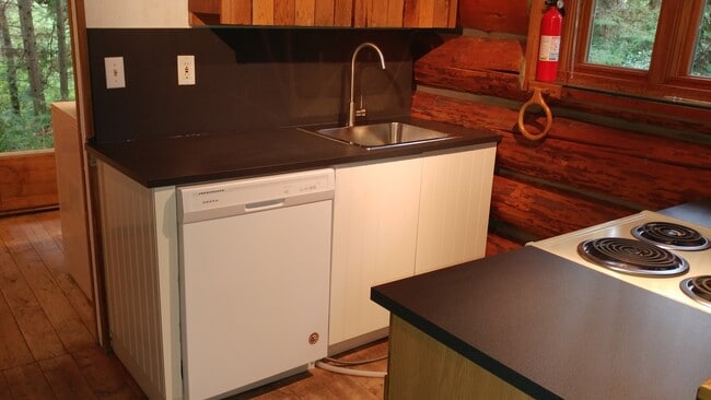 Photo - Rustic Log Home In the Woods!