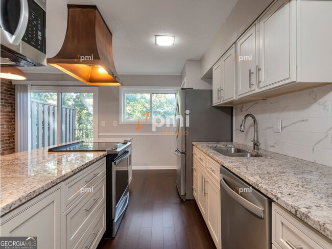 Photo - 3083 Colonial Way Unidad C