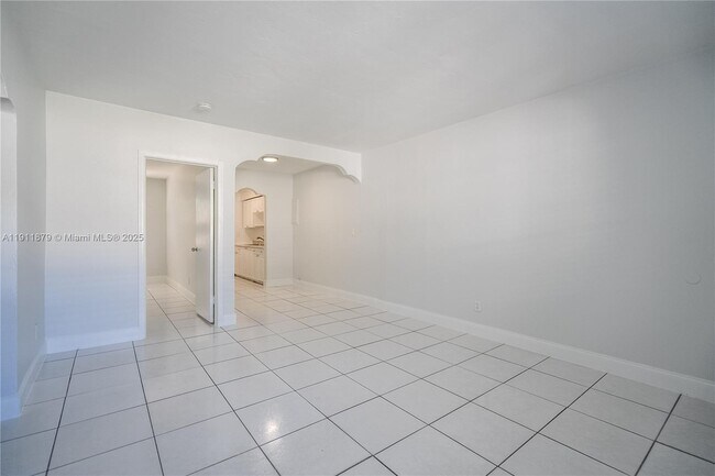 Photo - 7821 Carlyle Ave Unit 5