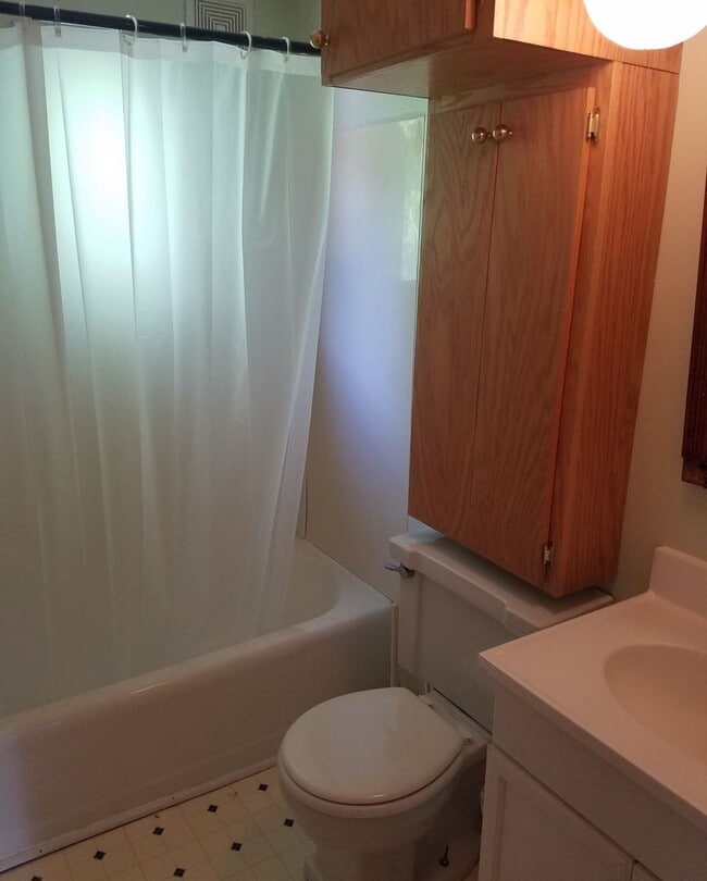 Photo - 1013 Dewey Ave NE Unit B