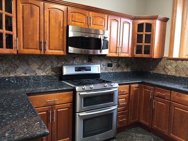 Photo - 2422 W Fullerton Ave Unit 2W