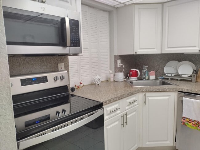 Photo - 2101 Atlantic Shores Blvd Unit 117