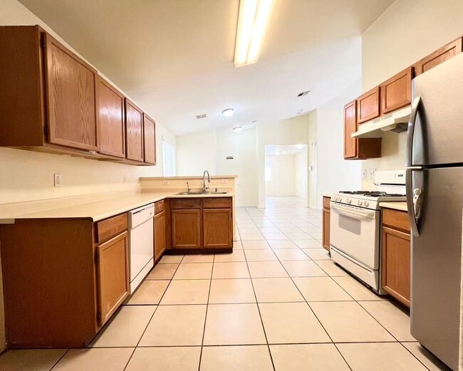 Photo - 2137 Windhurst St