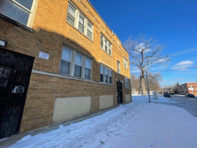 Photo - 714 W 80th St Unidad 1