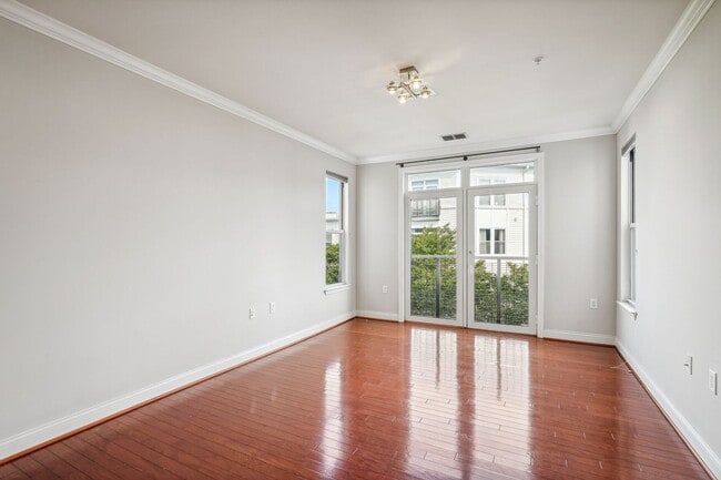 Photo - Available Now! High End 1 bed/ 1 bath with Parking! 24 hour concierge!
