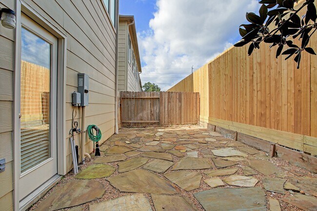 Photo - 3830 Center Plaza Dr