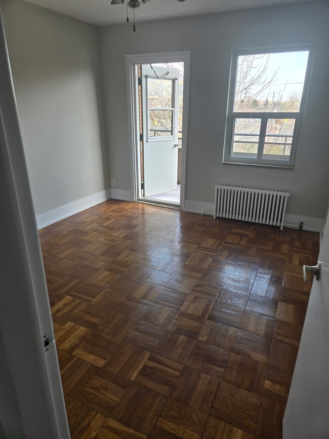 Photo - 1911 Bayview Ave