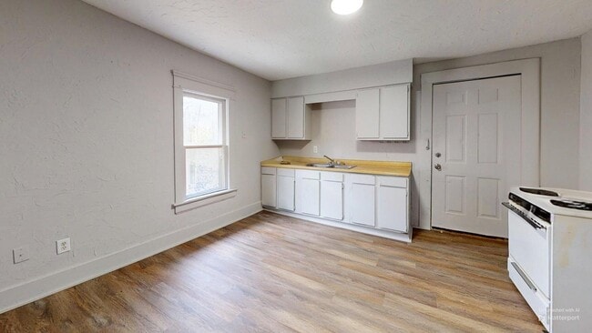 Building Photo - 1141 McKinley Ave Unit 1141 McKinley Ave -  3