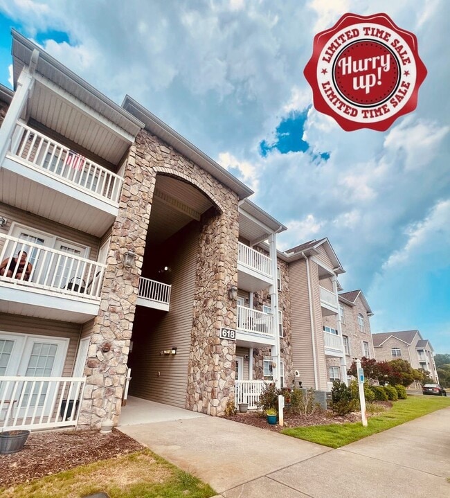 Building Photo - RENT SPECIAL! Beautiful 2 Bedroom 2 Bathro... Unit 306 Rental