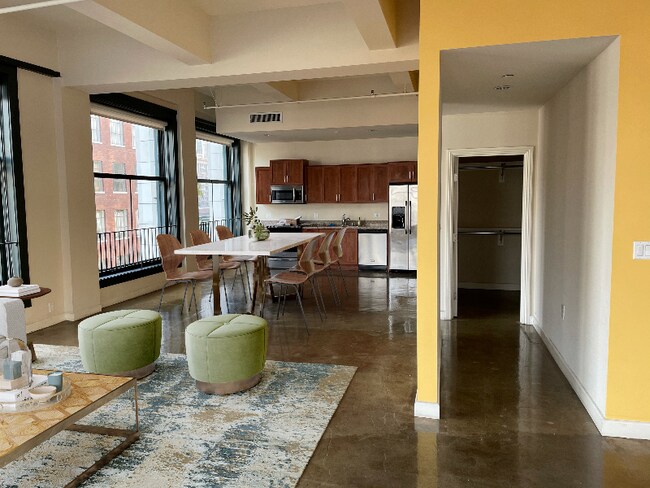 Photo - 315 W 5th St Unidad 309