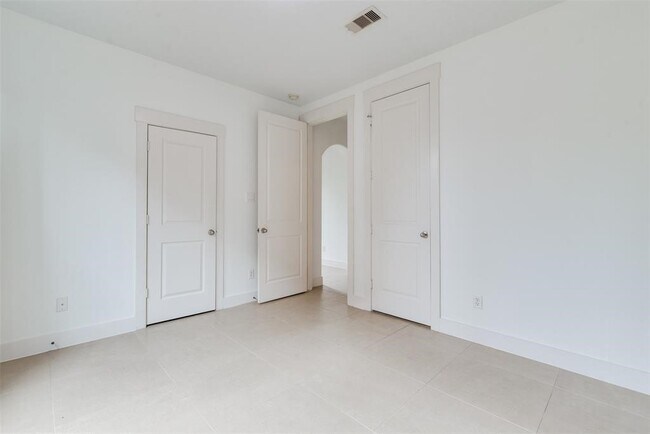 Photo - 2002 Blodgett St