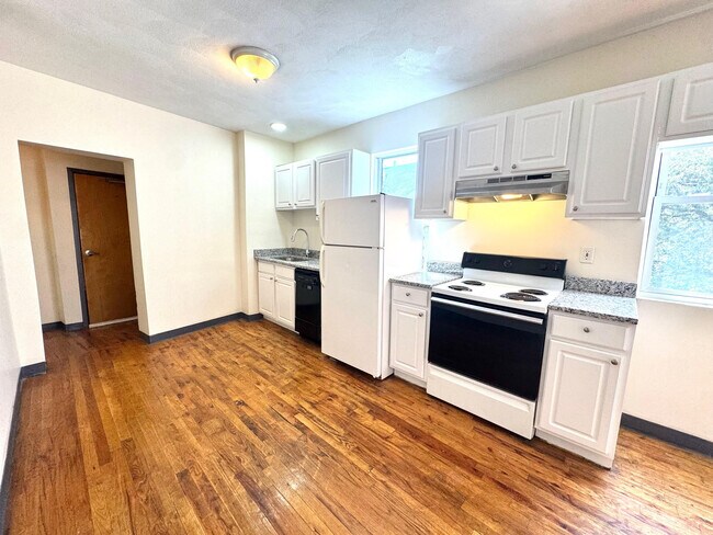 Photo - 840 Huntington Ave Unidad 2