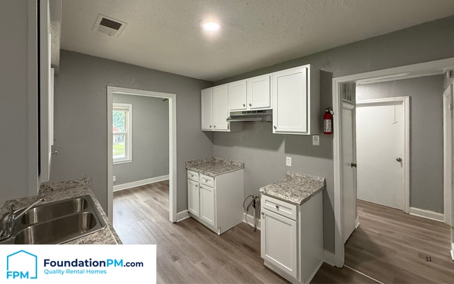 Photo - 2100 Worthington Cir