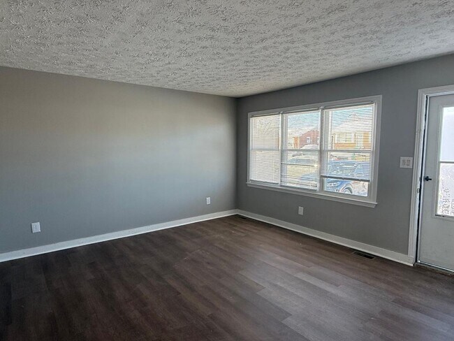 Photo - 3678 Niagara Dr