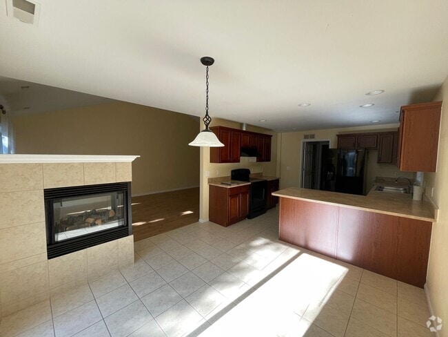 Building Photo - Beautiful 2 bed 2 bath upper Utica 1710 sq... Rental