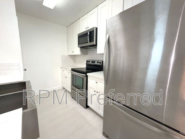 Photo - 8100 Cambridge St