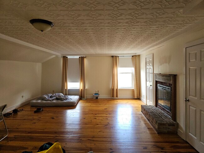 Living Room / DIning Room - 127 S 4th St Unit 1
